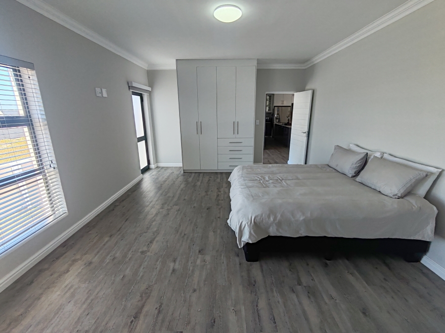 To Let 4 Bedroom Property for Rent in Hoogland Western Cape